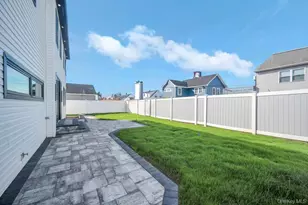 22 Chapel Ln, Levittown, NY 11756 - Photo 40