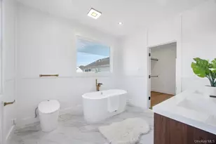 22 Chapel Ln, Levittown, NY 11756 - Photo 32