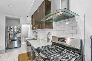 139-28 Pershing Crescent, Jamaica, NY 11435 - Photo 10