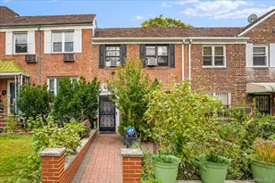 139-28 Pershing Crescent, Jamaica, NY 11435 - Photo 2