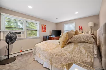 86 Caffrey Avenue, Bethpage, NY 11714 - Photo 16