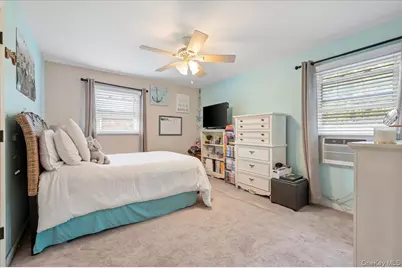 86 Caffrey Avenue, Bethpage, NY 11714 - Photo 12