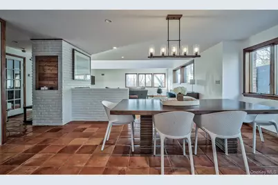 4 Sloanes Court, Sands Point, NY 11050 - Photo 10