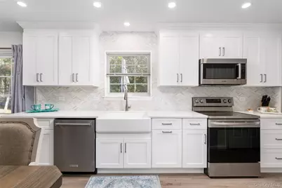 80 Washington Heights Avenue, Hampton Bays, NY 11946 - Photo 10