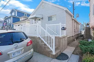 22 West 10th Road, Broad Channel, NY 11693 - Photo 2