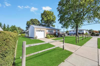 7 Montana Street, Hicksville, NY 11801 - Photo 2