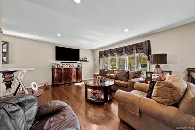 40 Stonywood Road, Commack, NY 11725 - Photo 4