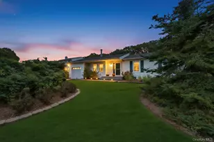 47 Evelyn Ct, Manorville, NY 11949 - Photo 2