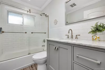 37 Angle Lane, Hicksville, NY 11801 - Photo 14