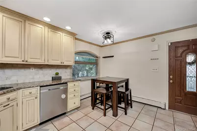 37 Angle Lane, Hicksville, NY 11801 - Photo 4