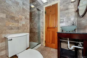 37 Angle Ln, Hicksville, NY 11801 - Photo 18