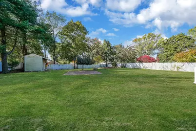 24 Chanel Drive, Brentwood, NY 11717 - Photo 4
