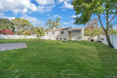 24 Chanel Drive, Brentwood, NY 11717 - Photo 6