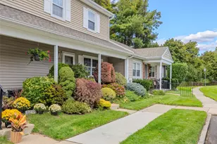 78 Hayloft Ct, Huntington Station, NY 11746 - Photo 4