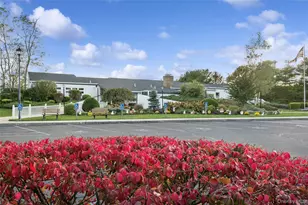 99 Village Cir W, Manorville, NY 11949 - Photo 26