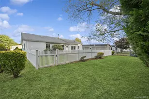 99 Village Cir W, Manorville, NY 11949 - Photo 18