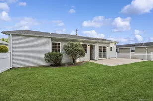 99 Village Cir W, Manorville, NY 11949 - Photo 16