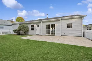 99 Village Cir W, Manorville, NY 11949 - Photo 22