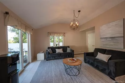 211 Gardner Avenue, Jericho, NY 11753 - Photo 18