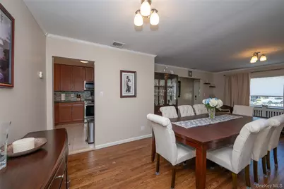 211 Gardner Avenue, Jericho, NY 11753 - Photo 8