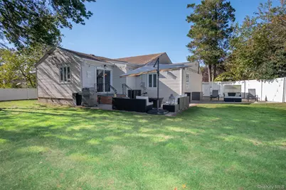 211 Gardner Avenue, Jericho, NY 11753 - Photo 32