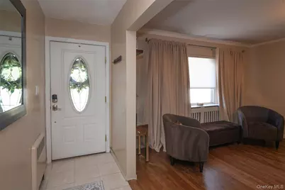 211 Gardner Avenue, Jericho, NY 11753 - Photo 4