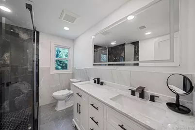 120 Cherry Drive W, Plainview, NY 11803 - Photo 26