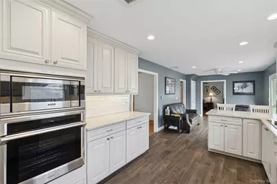 11 Pembrook Drive, Stony Brook, NY 11790 - Photo 18