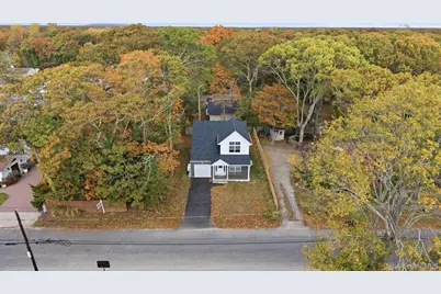 27 Pinewood Dr, Shirley, NY 11967 - Photo 2