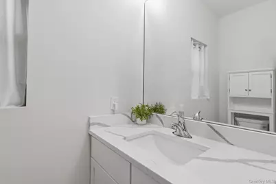 27 Pinewood Dr, Shirley, NY 11967 - Photo 8