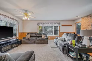 484 Brookhaven Ave, Riverhead, NY 11901 - Photo 4