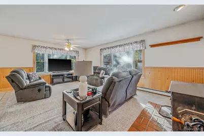 484 Brookhaven Avenue, Riverhead, NY 11901 - Photo 6