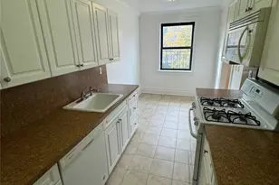 10 Wright Pl, Scarsdale, NY 10583 - Photo 4