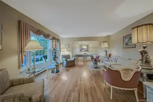 7 Hill Dr, Port Jefferson, NY 11777 - Photo 6