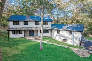 11 Gorham Ln, Dix Hills, NY 11746 - Photo 2