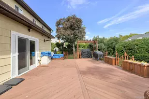 27 Bruno Ln, Dix Hills, NY 11746 - Photo 4