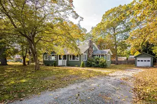 22 Roosevelt Blvd, Patchogue, NY 11772 - Photo 2