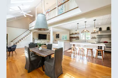 1054 Plandome Road, Manhasset, NY 11030 - Photo 8