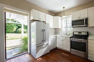 1054 Plandome Rd, Manhasset, NY 11030 - Photo 36