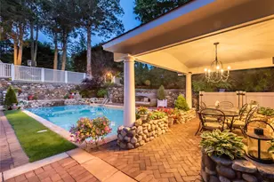 1054 Plandome Rd, Manhasset, NY 11030 - Photo 28