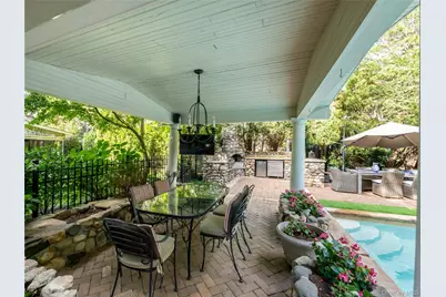 1054 Plandome Road, Manhasset, NY 11030 - Photo 24