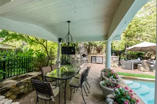 1054 Plandome Rd, Manhasset, NY 11030 - Photo 24