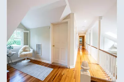 1054 Plandome Road, Manhasset, NY 11030 - Photo 16