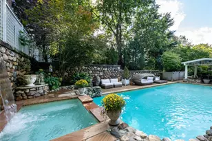 1054 Plandome Rd, Manhasset, NY 11030 - Photo 26