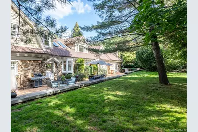 1054 Plandome Road, Manhasset, NY 11030 - Photo 30
