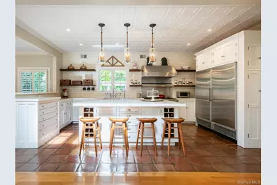 1054 Plandome Road, Manhasset, NY 11030 - Photo 6