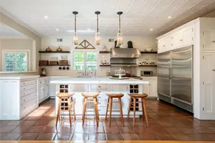 1054 Plandome Rd, Manhasset, NY 11030 - Photo 6