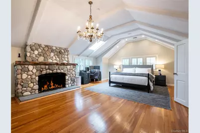 1054 Plandome Road, Manhasset, NY 11030 - Photo 12