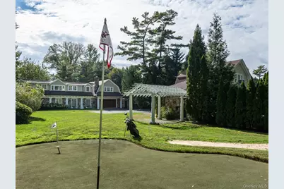 1054 Plandome Road, Manhasset, NY 11030 - Photo 34