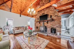 26 Sleepy Holw Ln, Dix Hills, NY 11746 - Photo 16